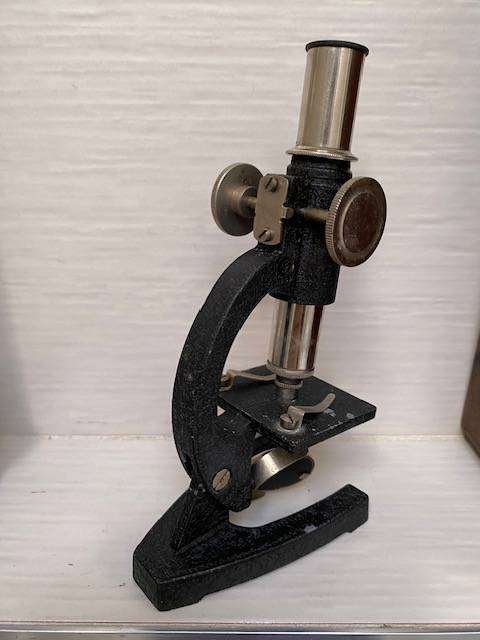 VINTAGE  MICRSCOPE IN WOODEN BOX