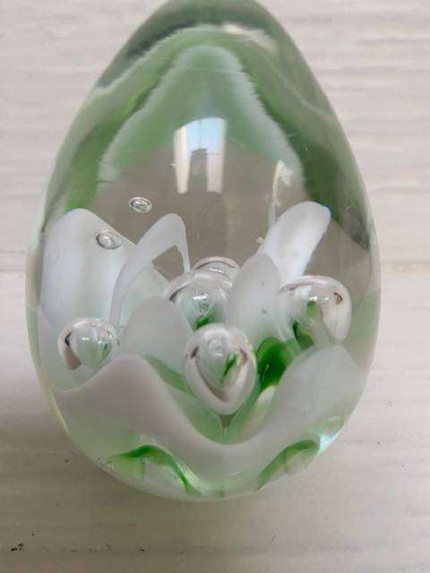 BEAUUTIFUL MURANO GLASS PAPERWEIGHT
