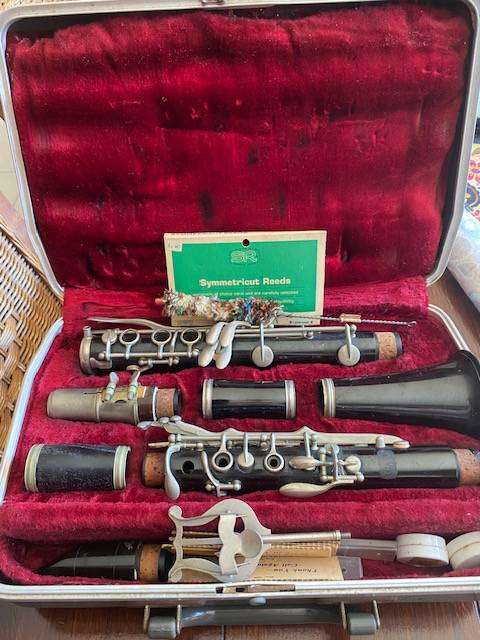 VINTAGE BUNDY RESONITE CLARINET