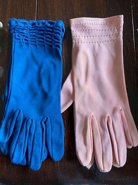 VINTAGE 17 PAIRS OF LADIES GLOVES