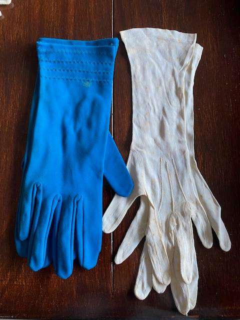 VINTAGE 17 PAIRS OF LADIES GLOVES