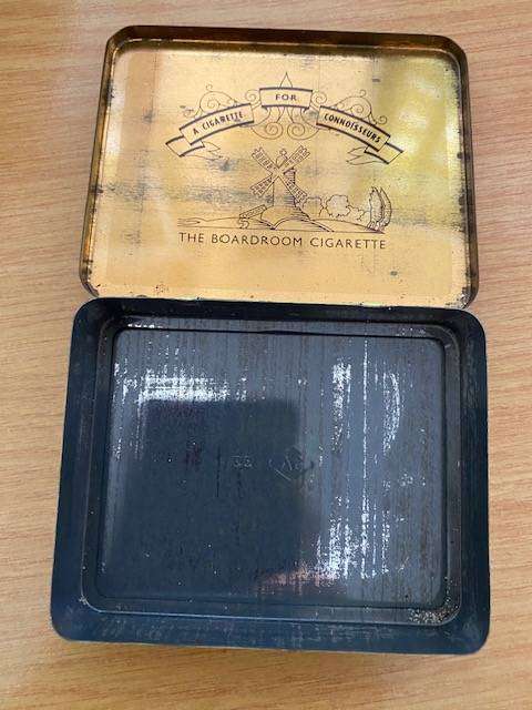 EIGHT MILLS SPECIAL CIGARETTE TINS