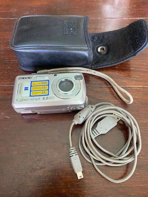 SONY CAMERA CYBER-SHOT 6.0 MEGA PIXELS