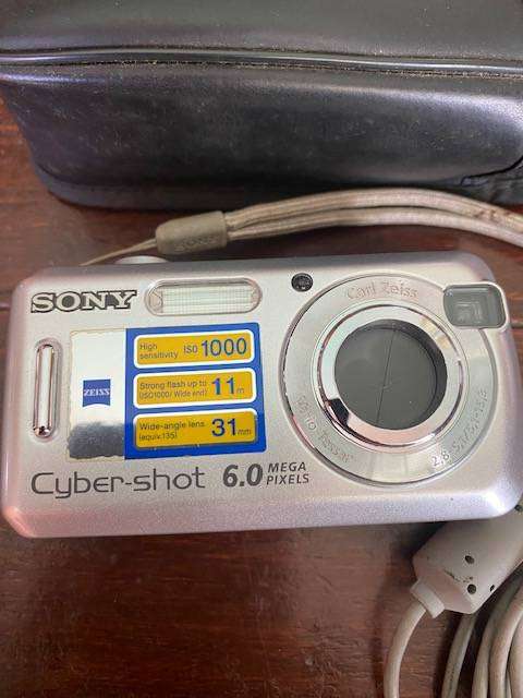 SONY CAMERA CYBER-SHOT 6.0 MEGA PIXELS