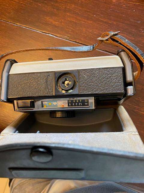 VINTAGE KODAK INSTAMATIC CAMERA 224