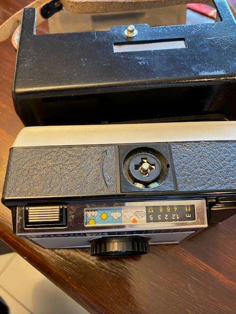 VINTAGE KODAK INSTAMATIC CAMERA 224