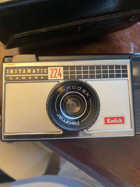 VINTAGE KODAK INSTAMATIC CAMERA 224