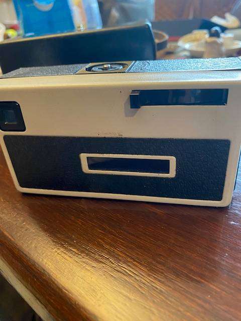 VINTAGE KODAK INSTAMATIC CAMERA 224