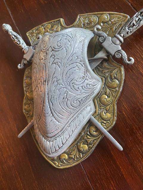 VINTAGE JAPANESE CAST METAL ARMOR AND SWORD PLAQUE