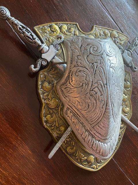 VINTAGE JAPANESE CAST METAL ARMOR AND SWORD PLAQUE