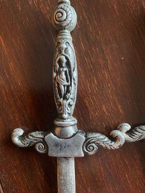 VINTAGE JAPANESE CAST METAL ARMOR AND SWORD PLAQUE