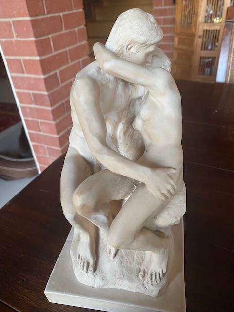 VINTAGE BEAUTIUL HEAVY STATUE OF LOVERS