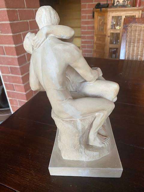 VINTAGE BEAUTIUL HEAVY STATUE OF LOVERS