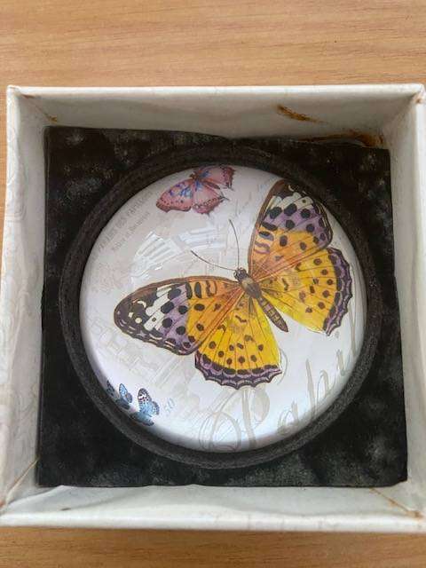 BEAUTIFUL VINTAGE BUTTERFLY GLASS DOME PAPERWEIGHT