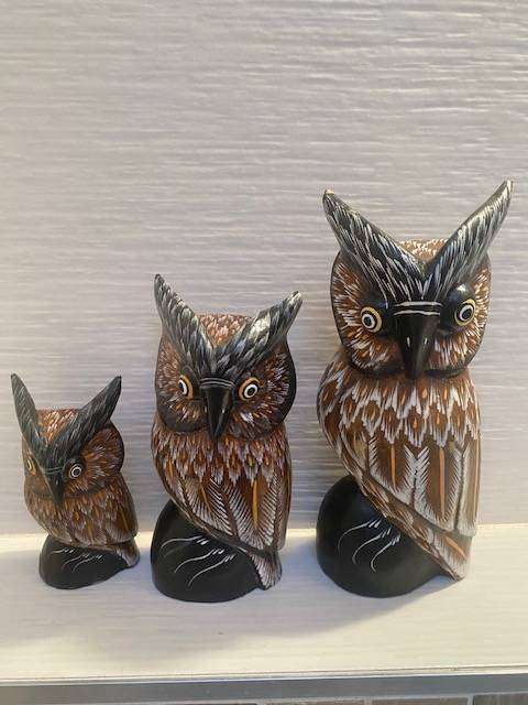 VINTAGE WOODEN HAND PAINTED SET IF THREE OWLS