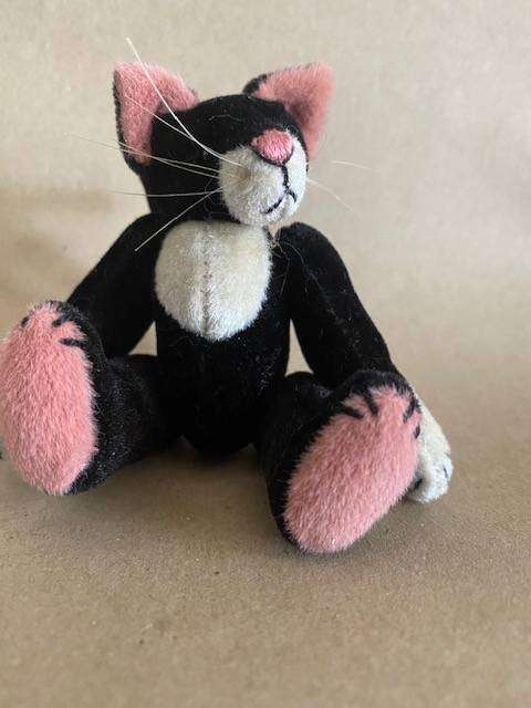 SMALL ARTIST SYLVESTER CAT