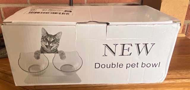 DOUBLE CAT FEEDING BOWL SET ON  STABD