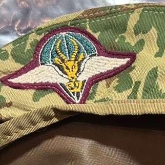 SADF - 32 BN BERET WITH PARA MOTT BADGE