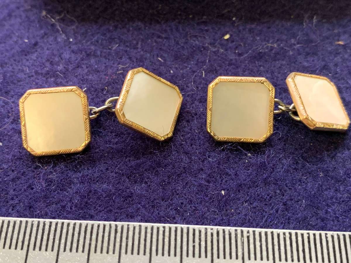 Rhodesian - Bringback Case with Rolled Gold and Mother of Pearl Set