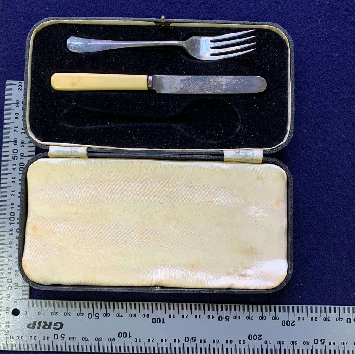 Hallmarked Silver Knife and Fork Set ( no spoon) - approx. 36g h/silver