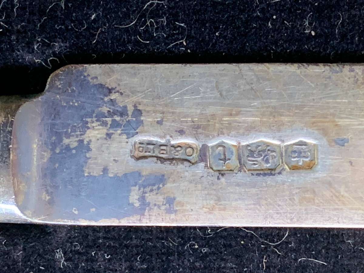 Hallmarked Silver Knife and Fork Set ( no spoon) - approx. 36g h/silver