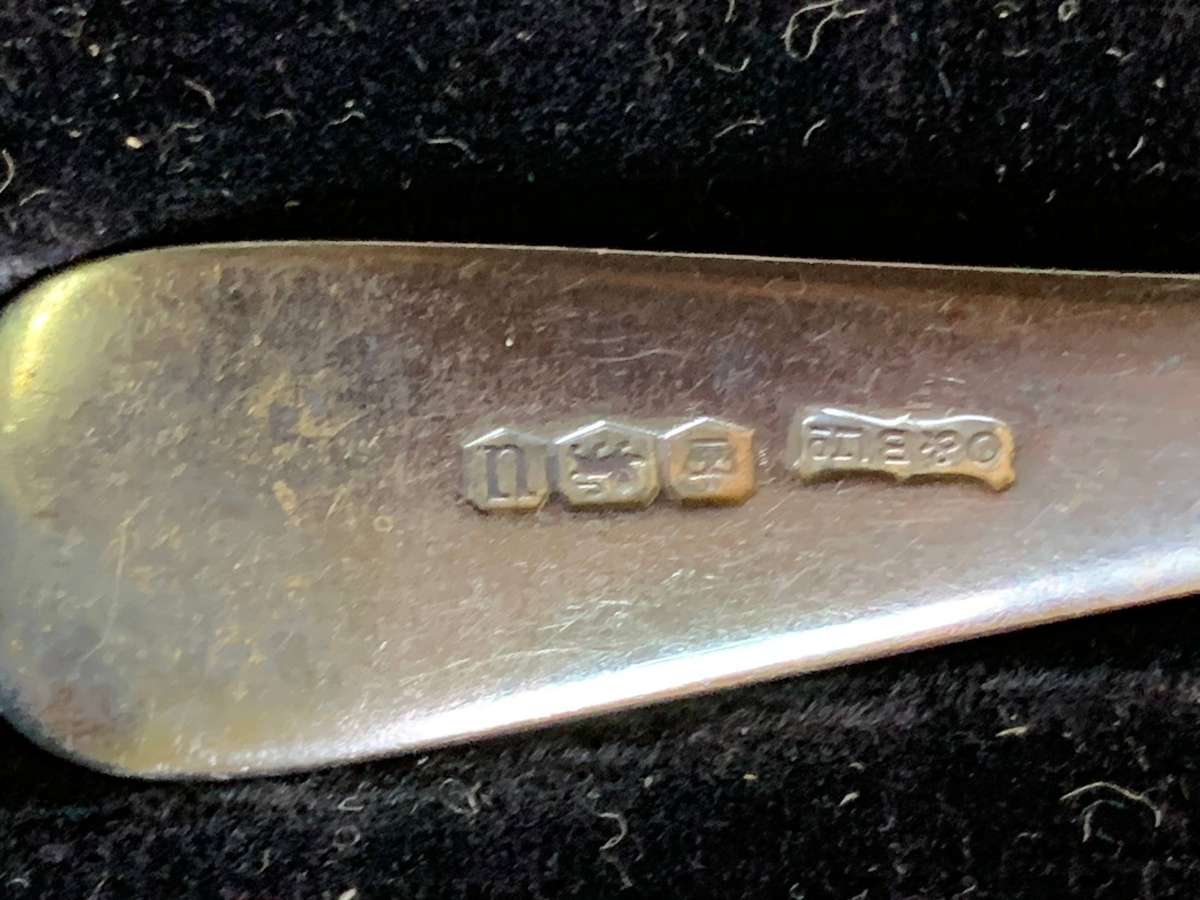 Hallmarked Silver Knife and Fork Set ( no spoon) - approx. 36g h/silver