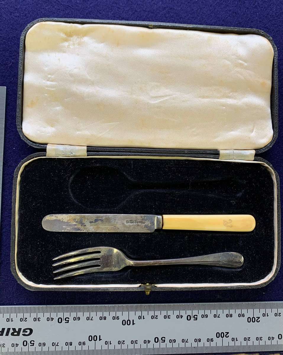 Hallmarked Silver Knife and Fork Set ( no spoon) - approx. 36g h/silver