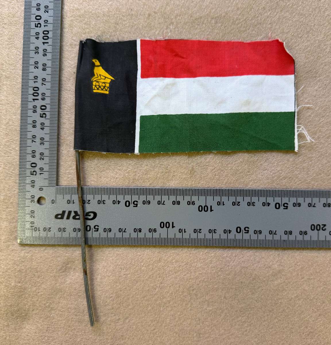 Rhodesia / Zimbabwe - Desk Flag - 150mm x 70mm