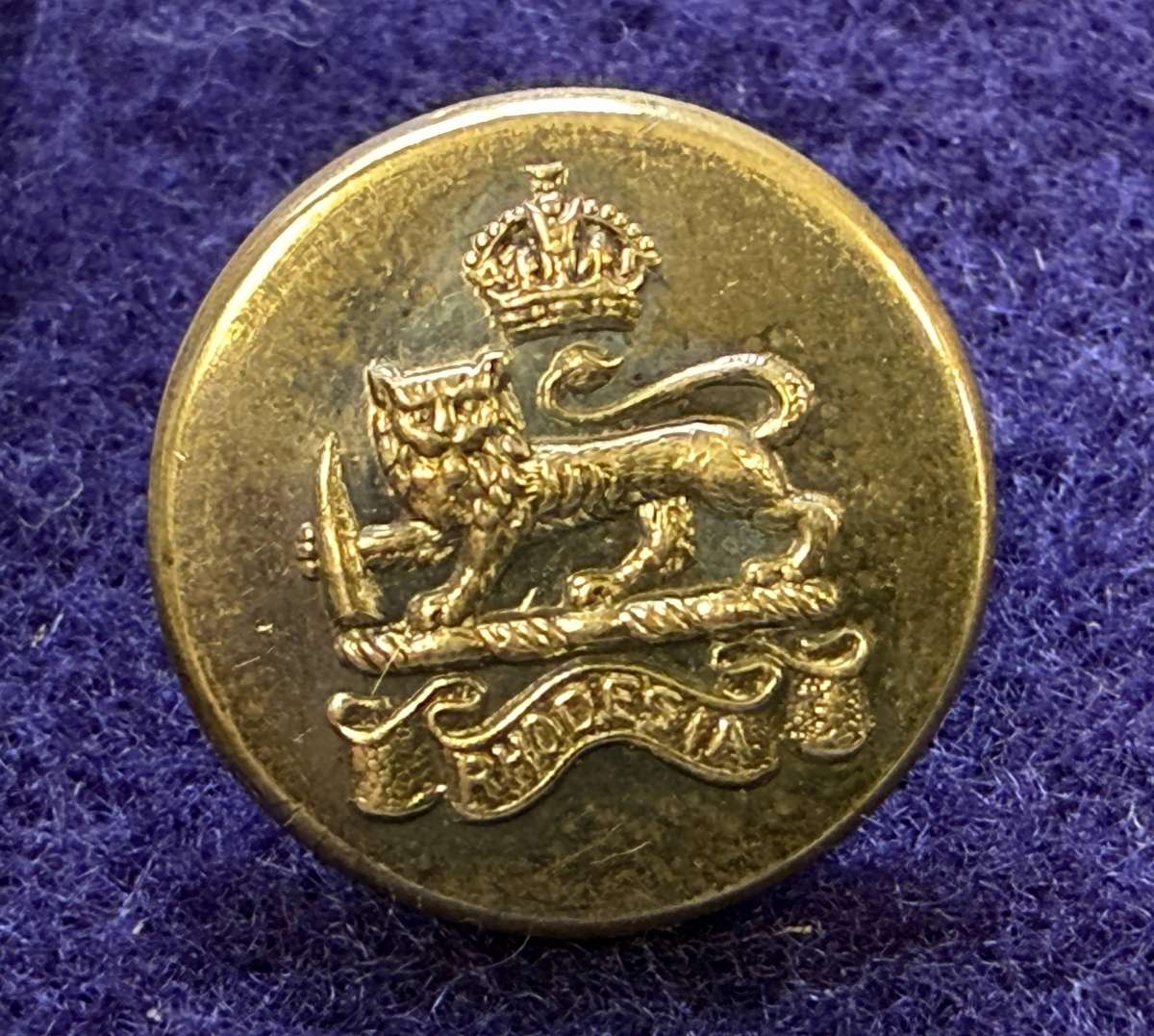 Rhodesian Buttons - General Army - KC - FIRMINS, London (1 Button)