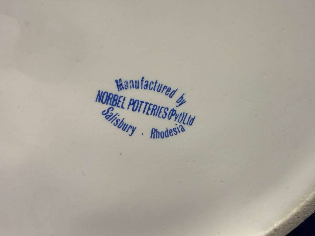 Rhodesian Mugs - RHODESIA WOMANS SERVICES - 1975 to 1976
