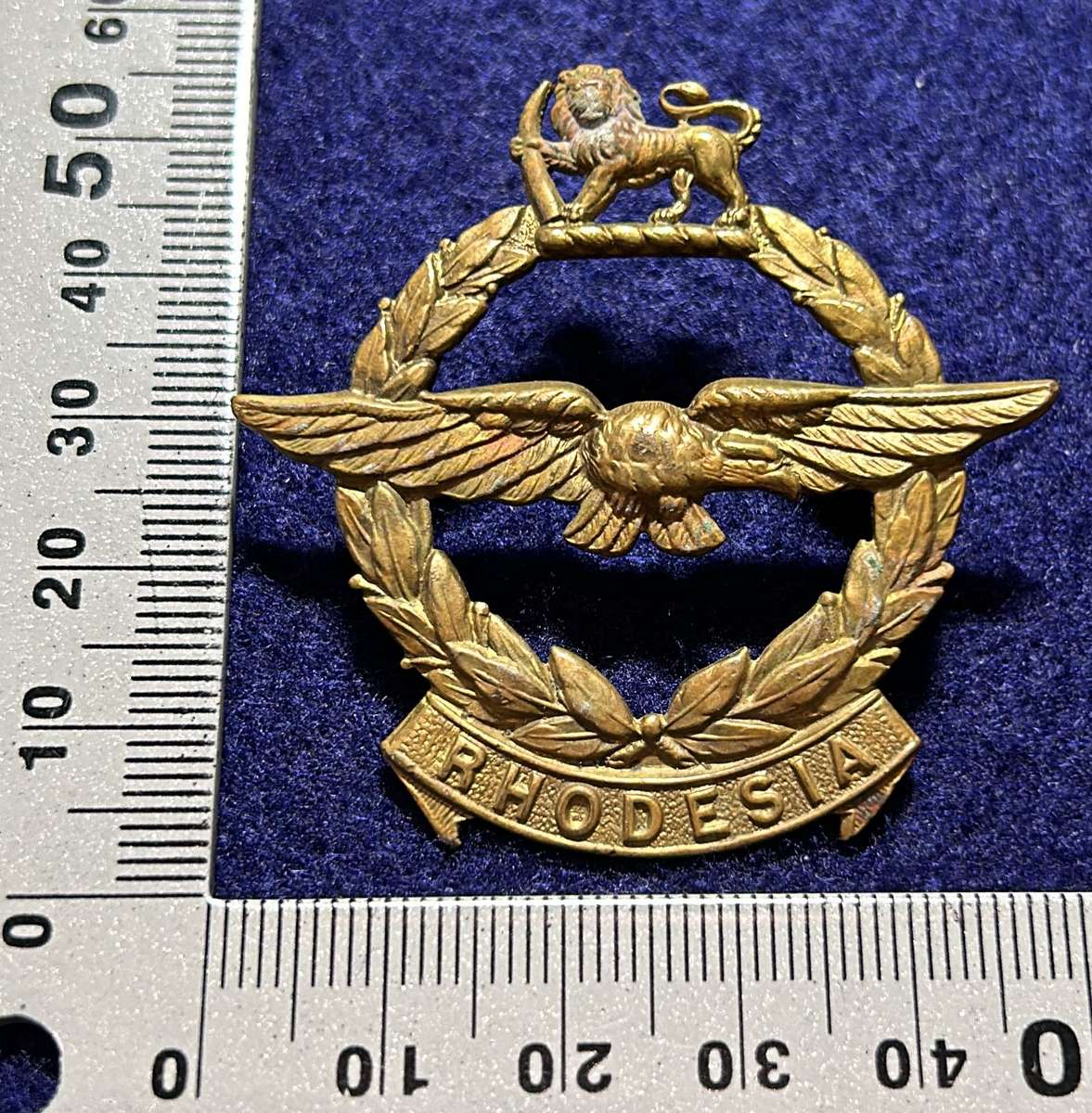 Rhodesian Air Force - LION SRAF BRASS CAST CAP BADGE