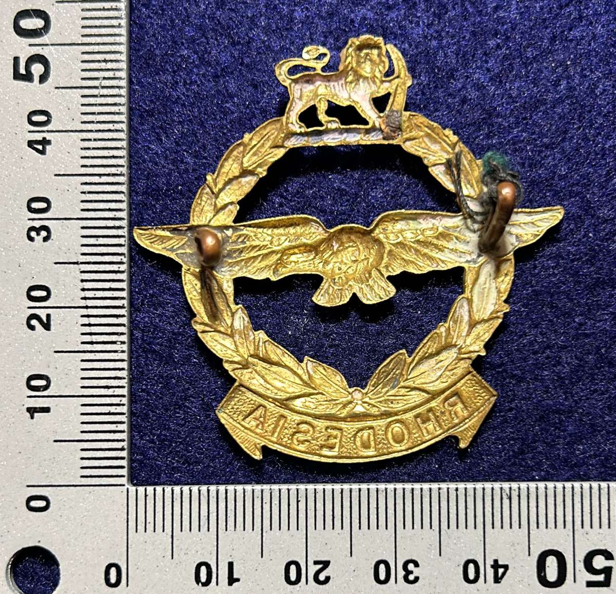 Rhodesian Air Force - LION SRAF BRASS CAST CAP BADGE