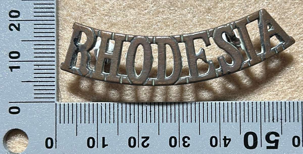 RHODESIA REGIMENT - CURVED RHODESIA SHOULDER TITLES WW2