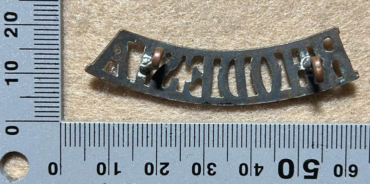 RHODESIA REGIMENT - CURVED RHODESIA SHOULDER TITLES WW2