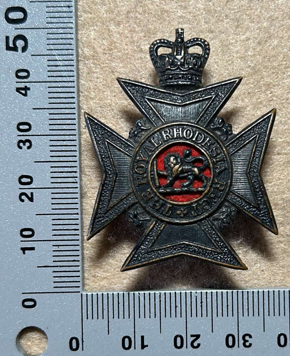 RHODESIA REGIMENT - QC RRR ON RED FLASH