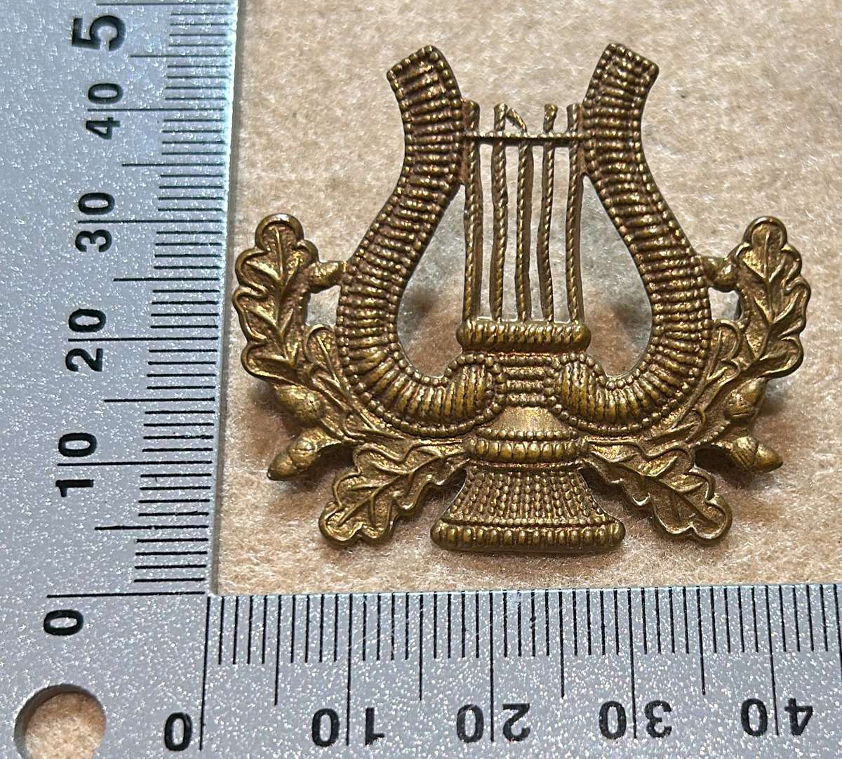 RHODESIA ARMY - 1 BRASS HARP NO CROWN