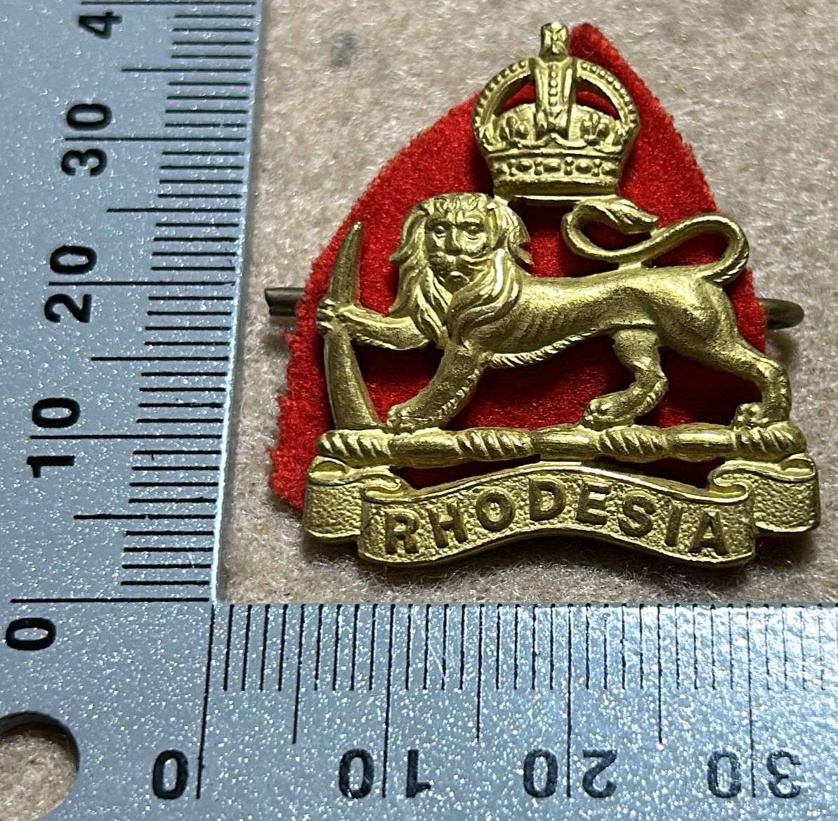 RHODESIA ARMY SERVICES CORPS - KC BADGE 1950-53
