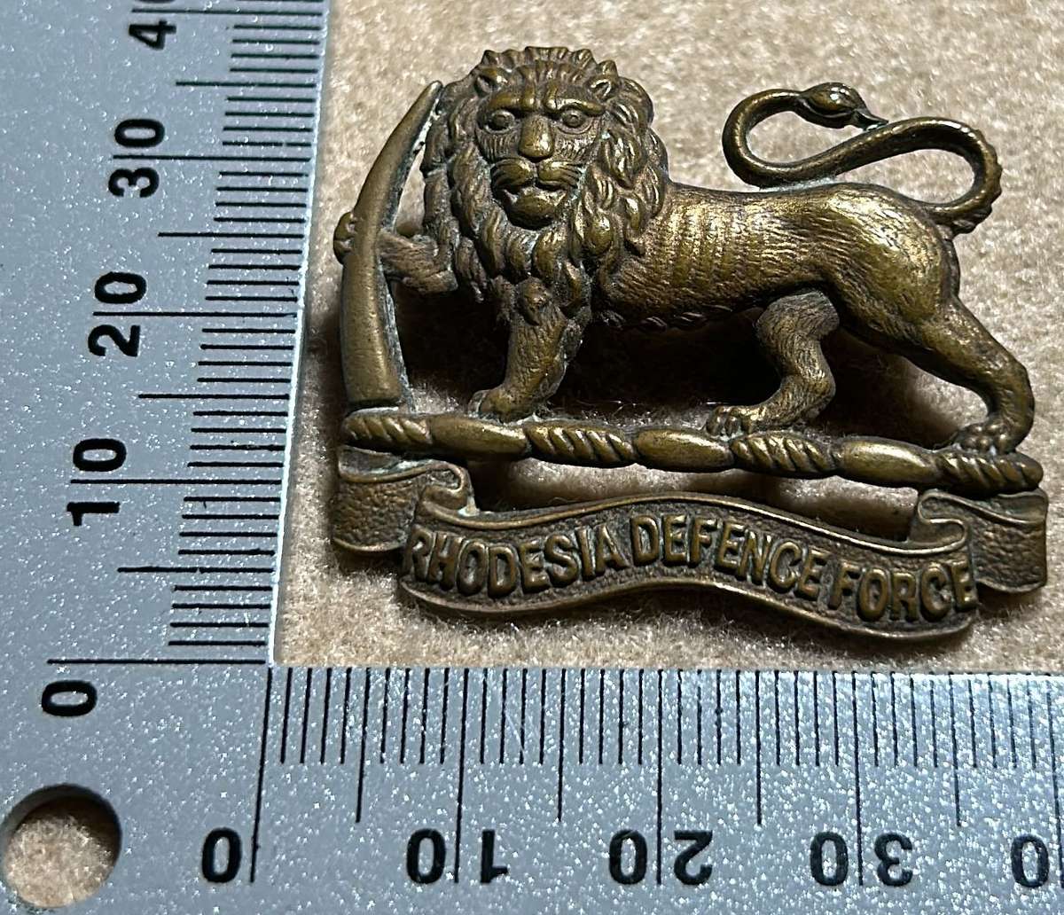 RHODESIA DEFENCE FORCE - COLLAR BADGE - 1918 - 1923