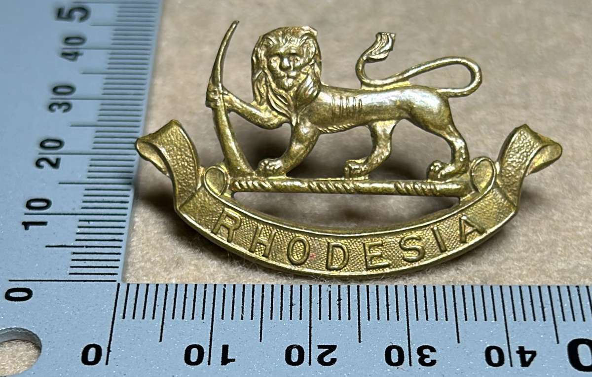 RHODESIA STAFF/ GENERAL SC - CAP BADGE - 1950-60