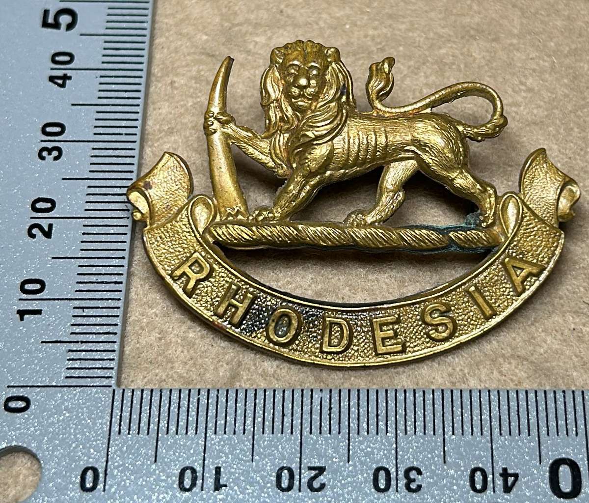 RHODESIA STAFF/ GENERAL SC - BRASS GILT BADGE - 1940-50