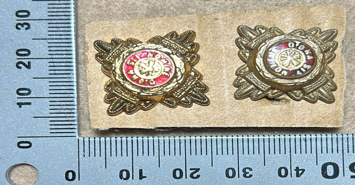 RHODESIA CROWNS AND PIPS - 2 BRASS RED ENAMEL PIPS