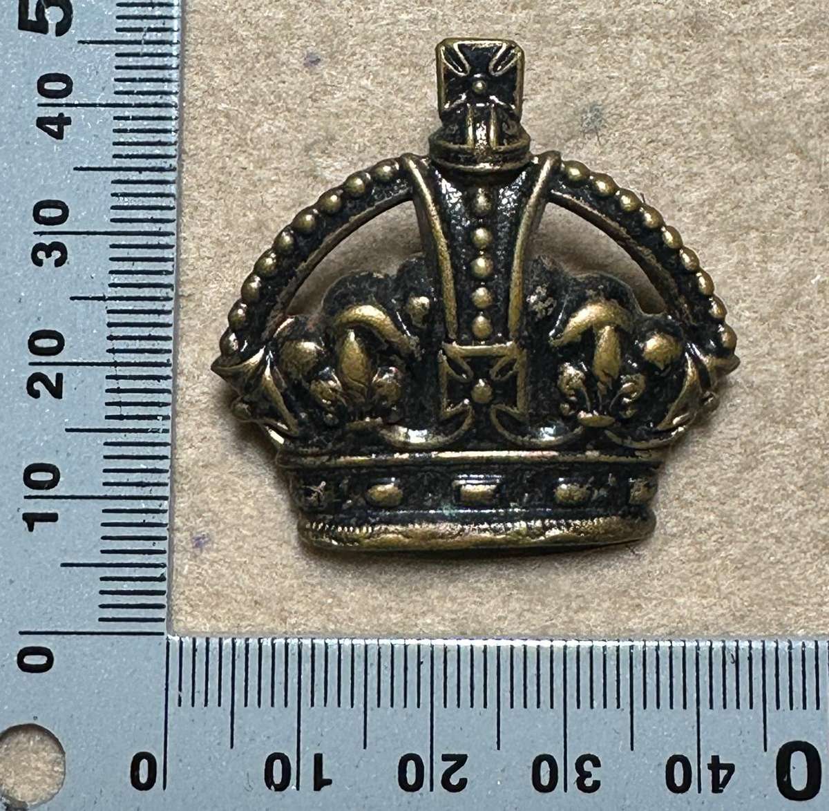 RHODESIA CROWNS AND PIPS - 1 LARGE BRASS KC