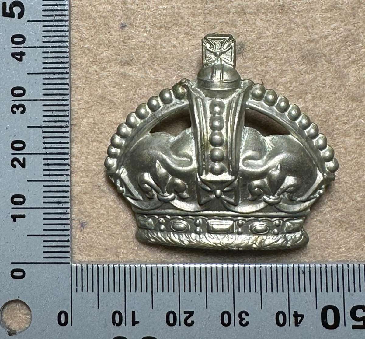 RHODESIA CROWNS AND PIPS - 1 LARGE WHITE METAL KC