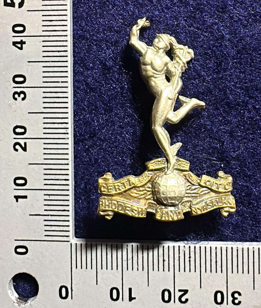 Rhodesia & Nyasaland - Corps of Signals - 1957 - 763 (Lug missing)