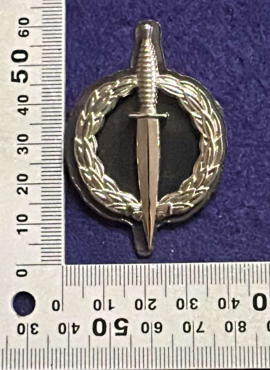 SA ARMY - Recce Operator Qualification Badge with Backing Plate and pins