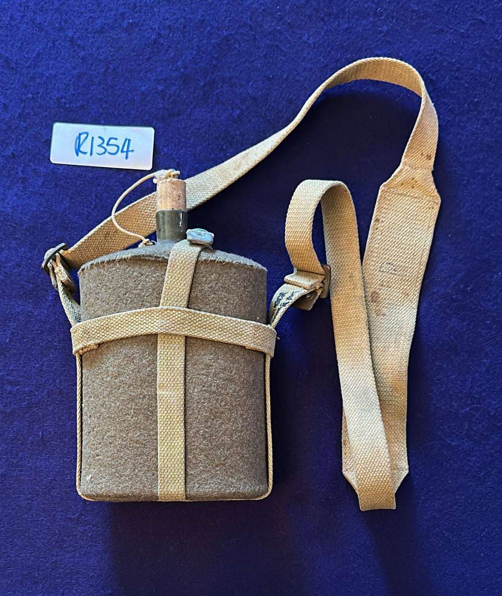 Commonwealth (Rhodesian) / WW2 Water Bottle with Sling complete and Stopper (Great Condition)