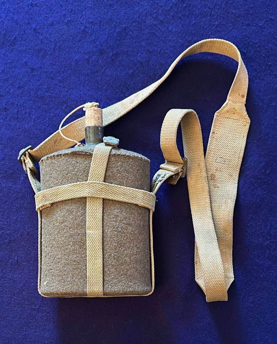 Commonwealth (Rhodesian) / WW2 Water Bottle with Sling complete and Stopper (Great Condition)