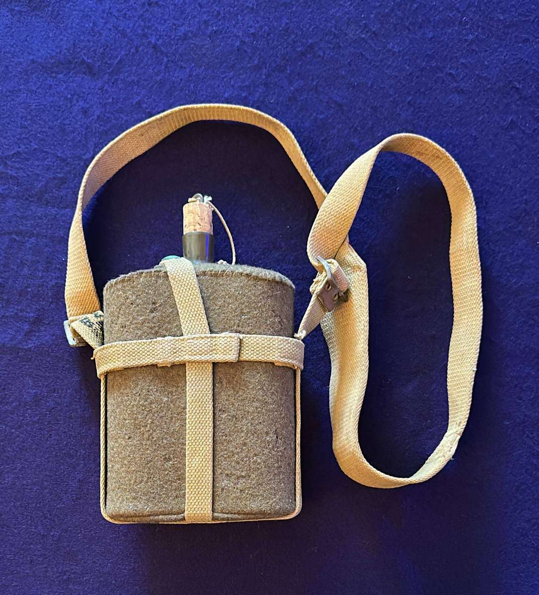 Commonwealth (Rhodesian) / WW2 Water Bottle with Sling complete and Stopper (Great Condition)