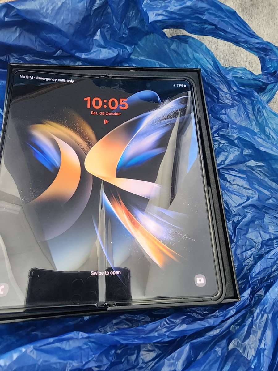 SAMSUNG GALAXY FOLD 4