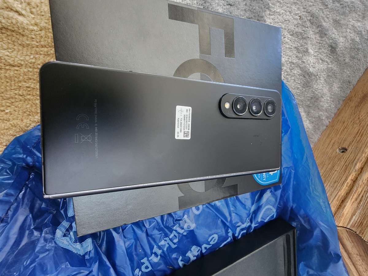 SAMSUNG GALAXY FOLD 4